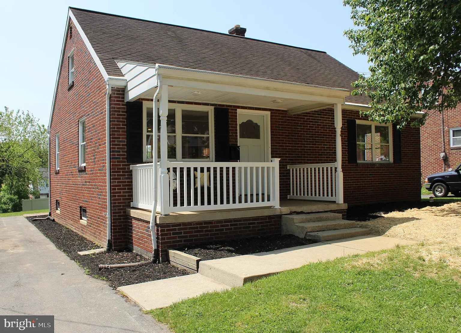 1304 Maple Ave photo 1