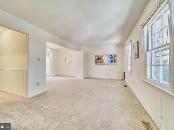 4936 McFarland Dr, Fairfax, VA 22032