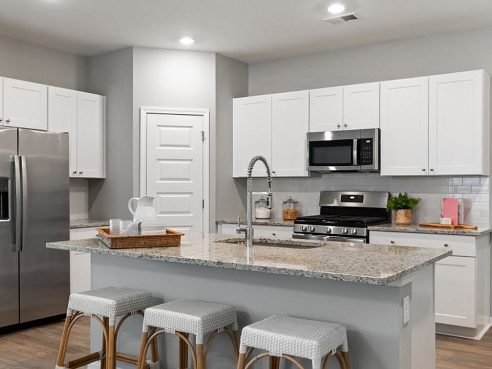 2nd image of 712 El Pepino Loop