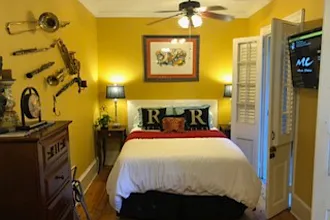 421 Burgundy St #4 — Photo 8