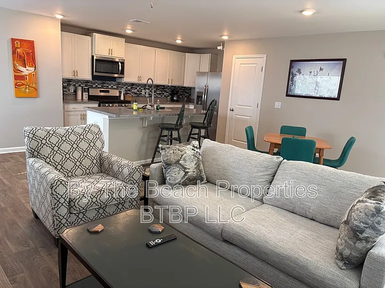194 Spencer Cir — Photo 2