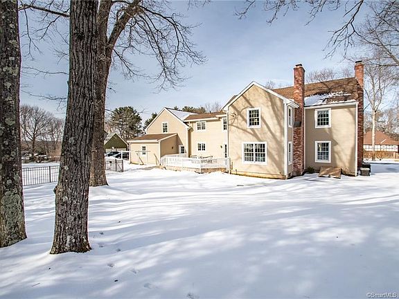 5th image of 24 Stonehedge Dr