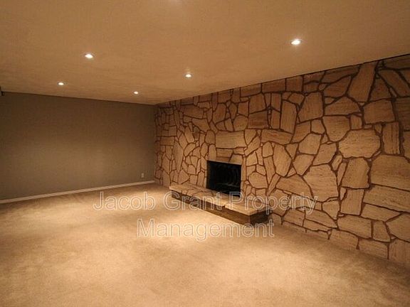 3rd image of 786 Sykes Dr