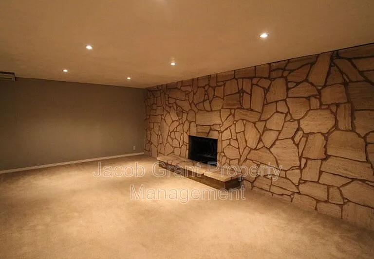 786 Sykes Dr — Photo 5