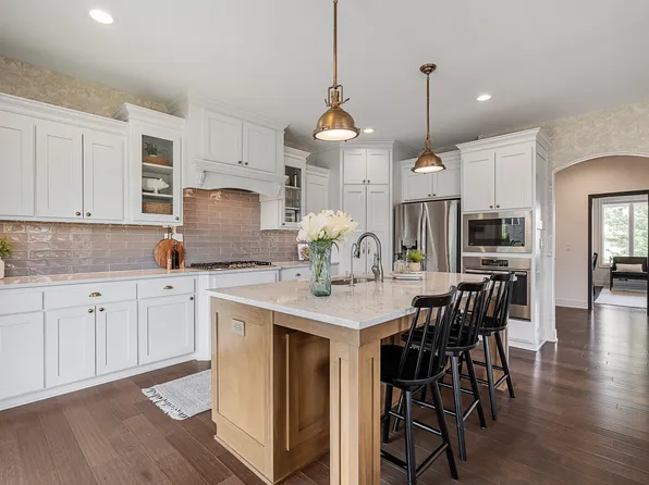 24955 W 87th Ter, Lenexa, KS 66227