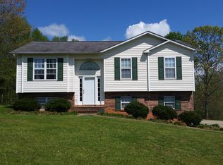 115 S Bridgewater Rd, Mount Airy, NC 27030