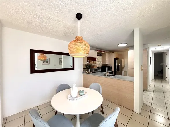 Cxjj 2vj Avenue Laguna #A-31, Carolina, PR 00979