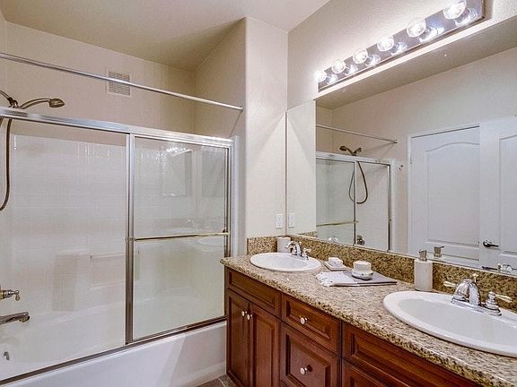 5th image of 12645 Creekview Dr Unit 123