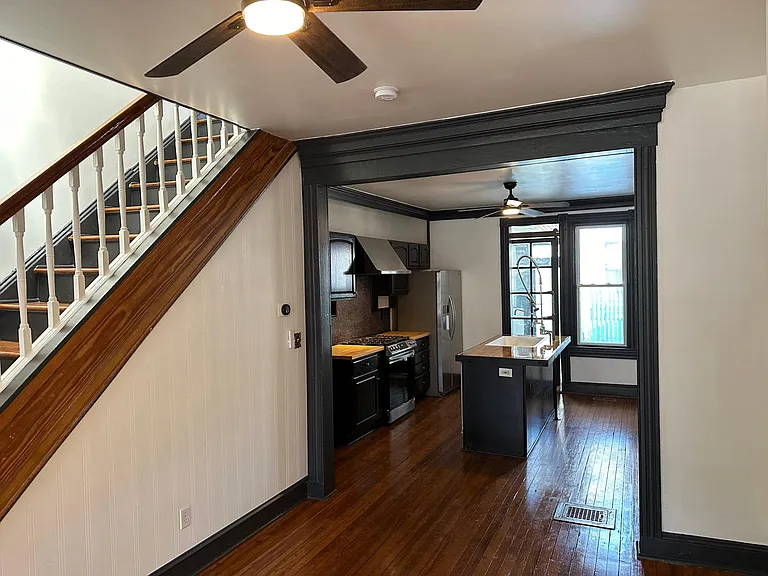 139 N Linwood Ave — Photo 5