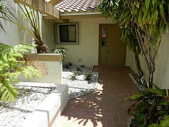 2nd image of 1800 W Oak Knoll Cir