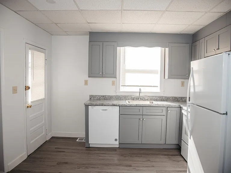 347 E High St — Photo 6