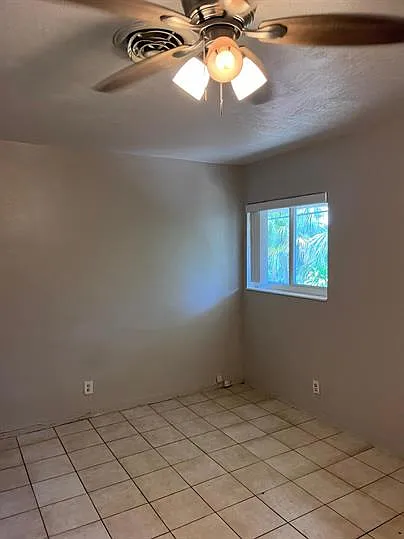 6400 NE 18th Ave #14 — Photo 5