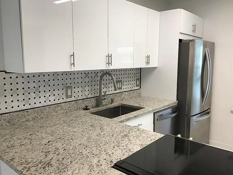 7600 NW 4th Pl #207 — Photo 3