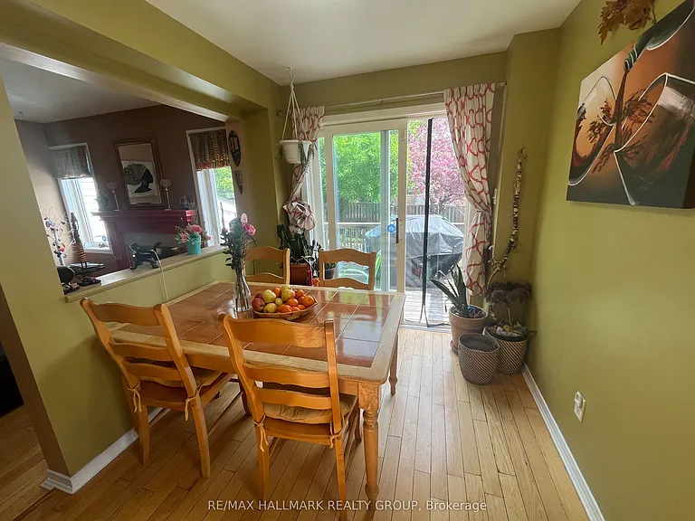 827 Como Cres — Photo 7