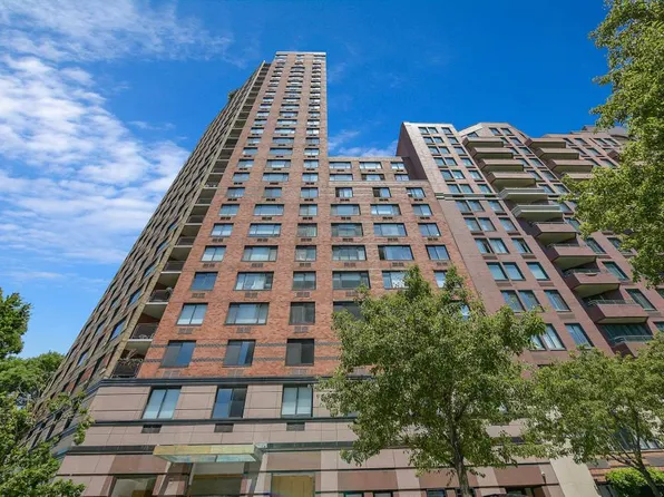 377 Rector Place image 18 of 25