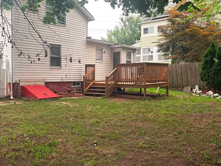 133 Sherman Ave — Photo 2