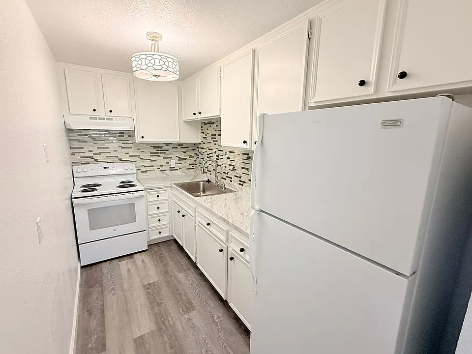 2825 N Los Felices Rd #216-1
