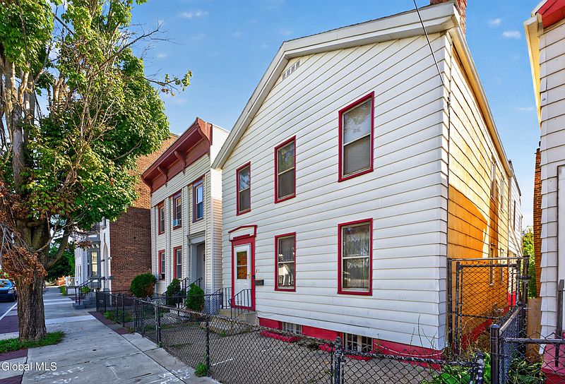 3rd image of 322 1st Street
