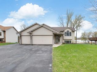 10451 N Martha Lake Dr, Chisago City, MN 55013