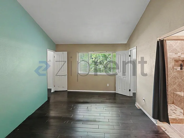 8633 Balboa Blvd #2 — Photo 10