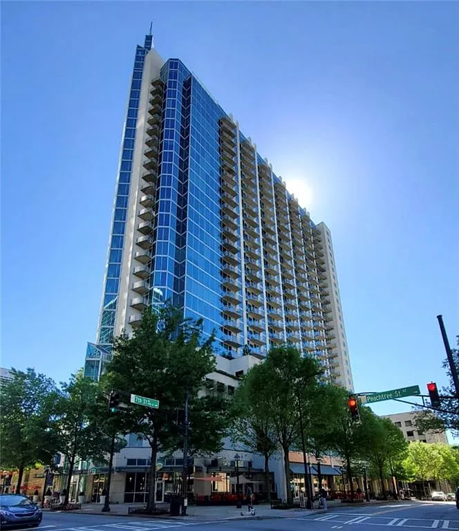 1 bed, 1.0 bath, 796 sqft, $2,100 — Photo 1