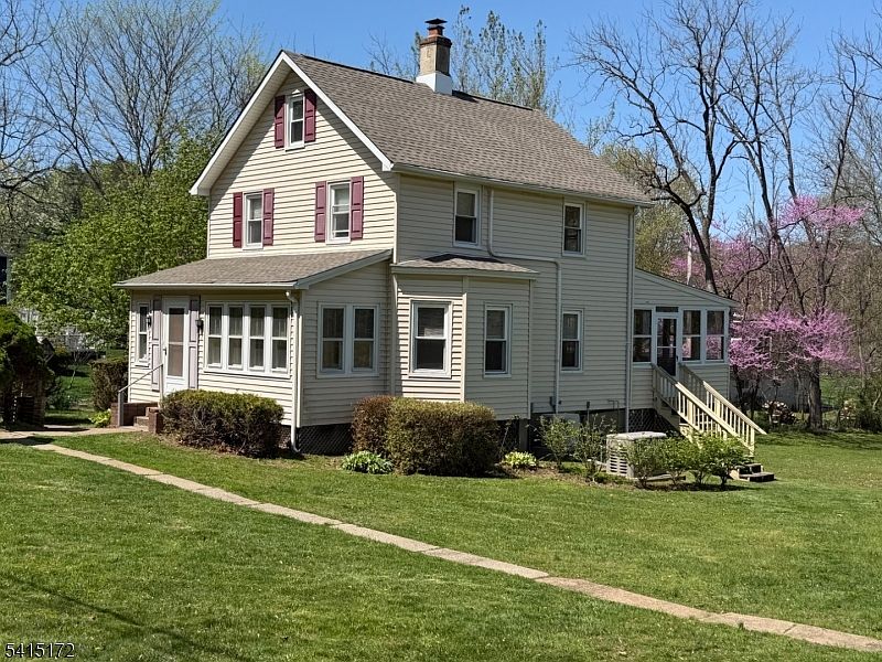 1st image of 10 Bellows Ln