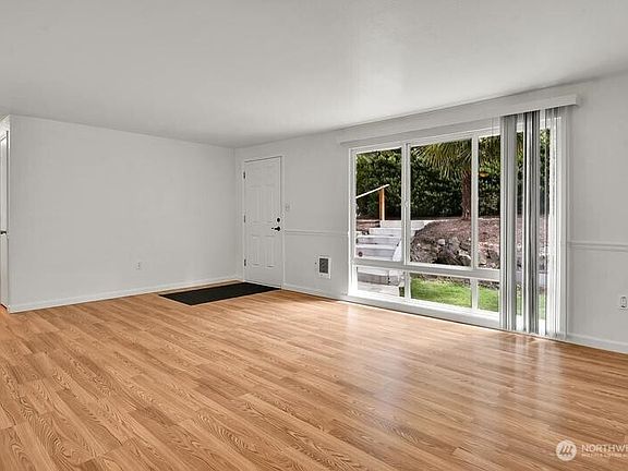 4th image of 3214 95th Drive SE
