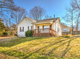 2928 Woodmont Rd, Knoxville, TN 37917