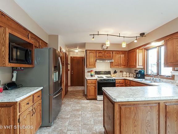 3rd image of 518 Meadow Ct