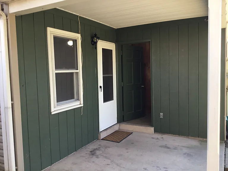 526 W Simpson St — Photo 16