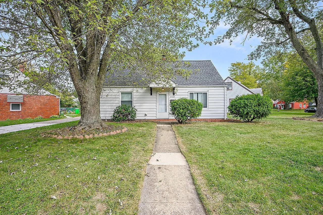 23321 Roger Dr photo 1
