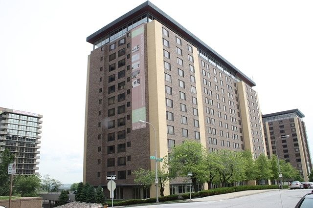 1st image of 600 E 8th St APT 11H