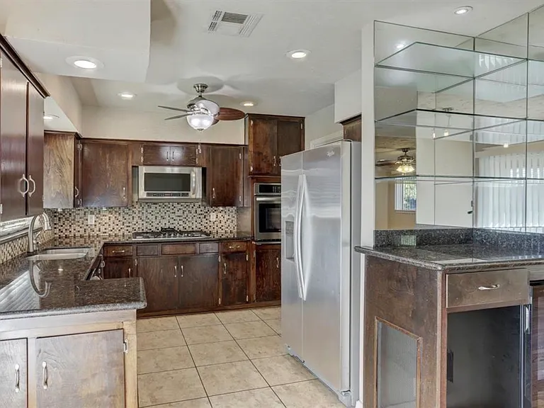 1915 Ansbury Dr — Photo 5