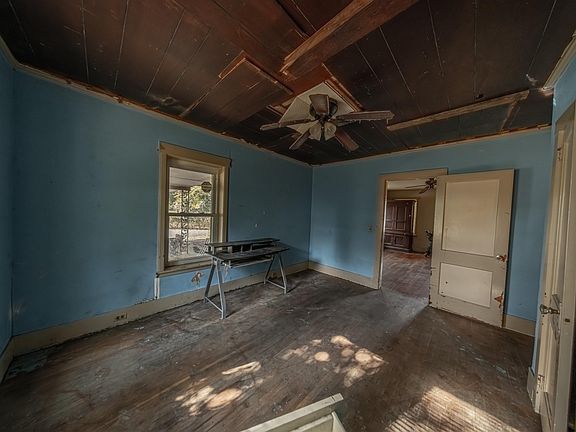 5th image of 572 College St