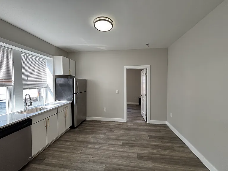 332 61st St #B5 — Photo 5