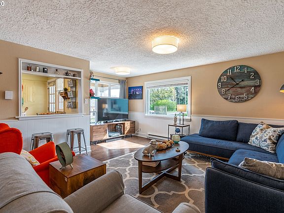 5th image of 3401 E McLoughlin Blvd