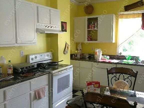2nd image of 2101 Chicago Ave