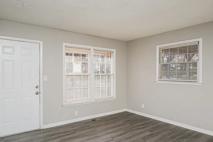 1706 Golf Club Ln NW — Photo 3