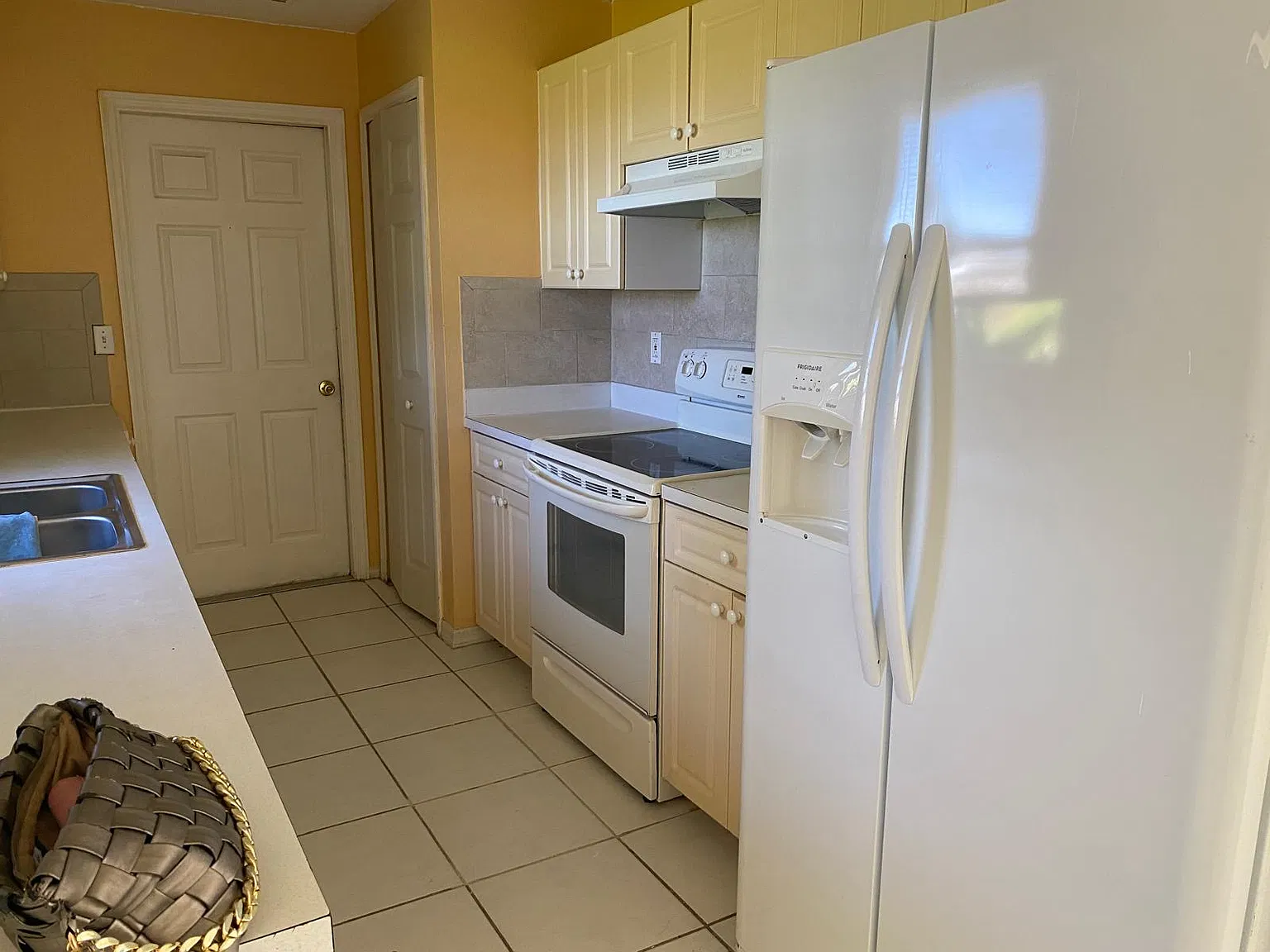 3 bed, 1170 sqft, $1,600 — Photo 3