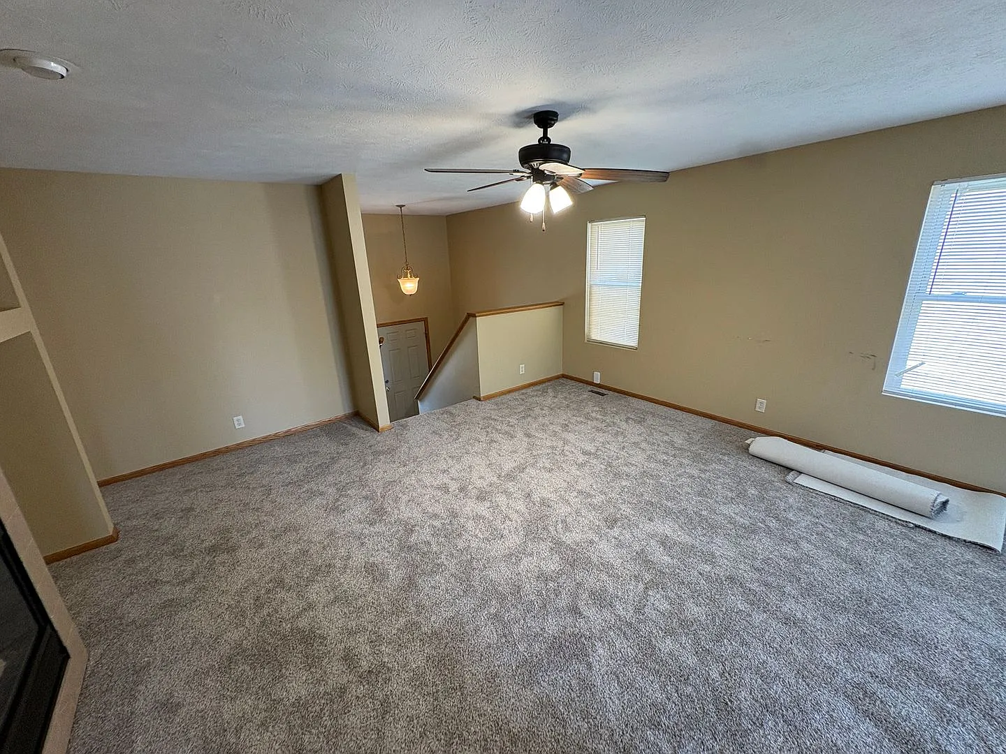 Townhome including Washer/Dryer, 2 Stall Garage — Photo 3