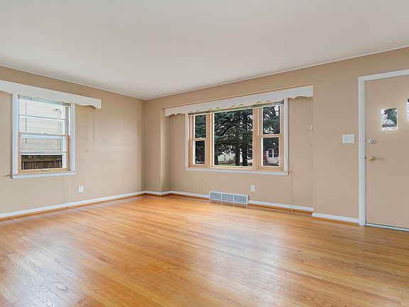 5th image of 1919 Latham St