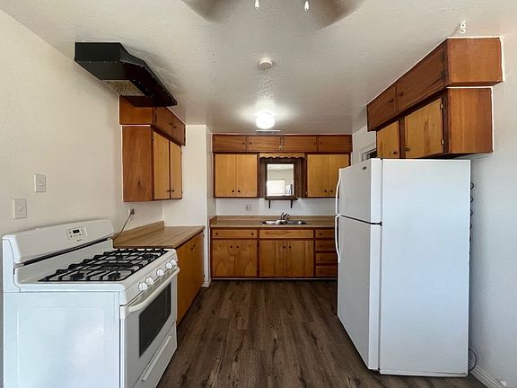 2nd image of 15633 O St