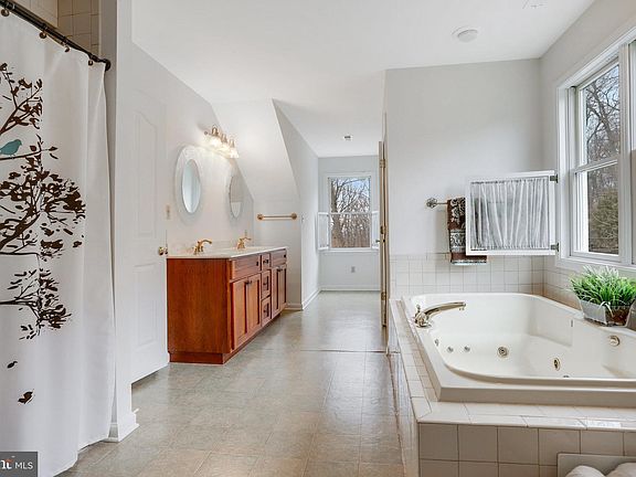 4th image of 3416 Hawks Hill Ln