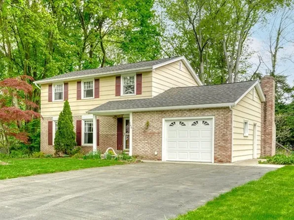 160 Courtly Cir, Rochester, NY 14615