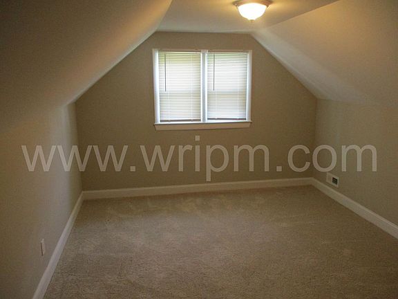 5th image of 26 Winsor Ave