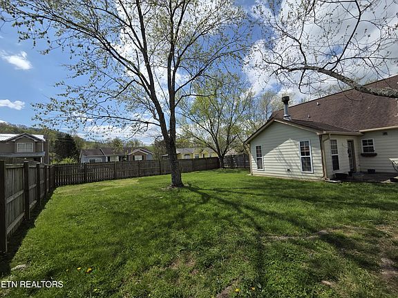 5th image of 700 Penfield Ln