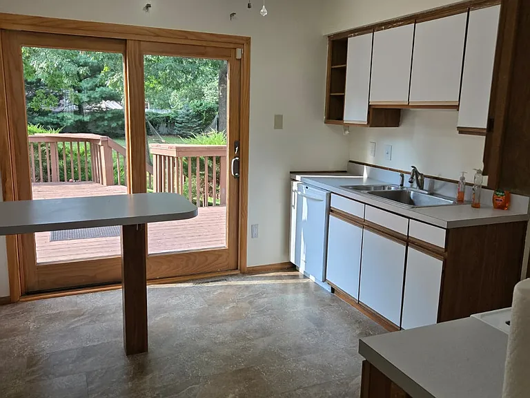 195 Edgemere Ct — Photo 18