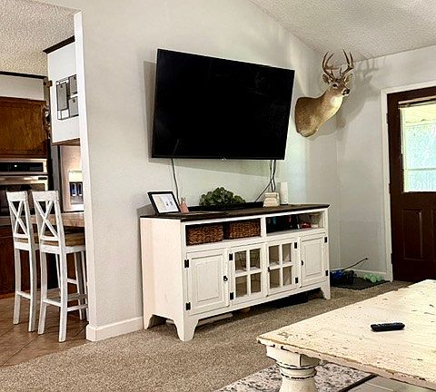 5th image of 301 Bluebonnet St