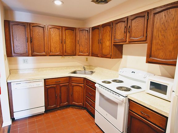 5th image of 270 S 9th St #A