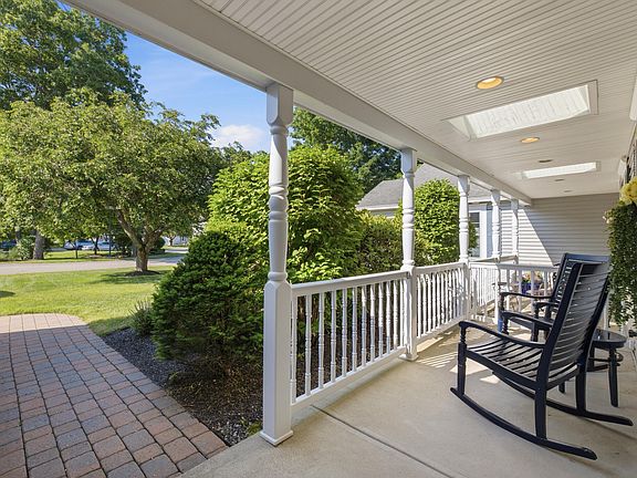 3rd image of 80 Stratford Place #80